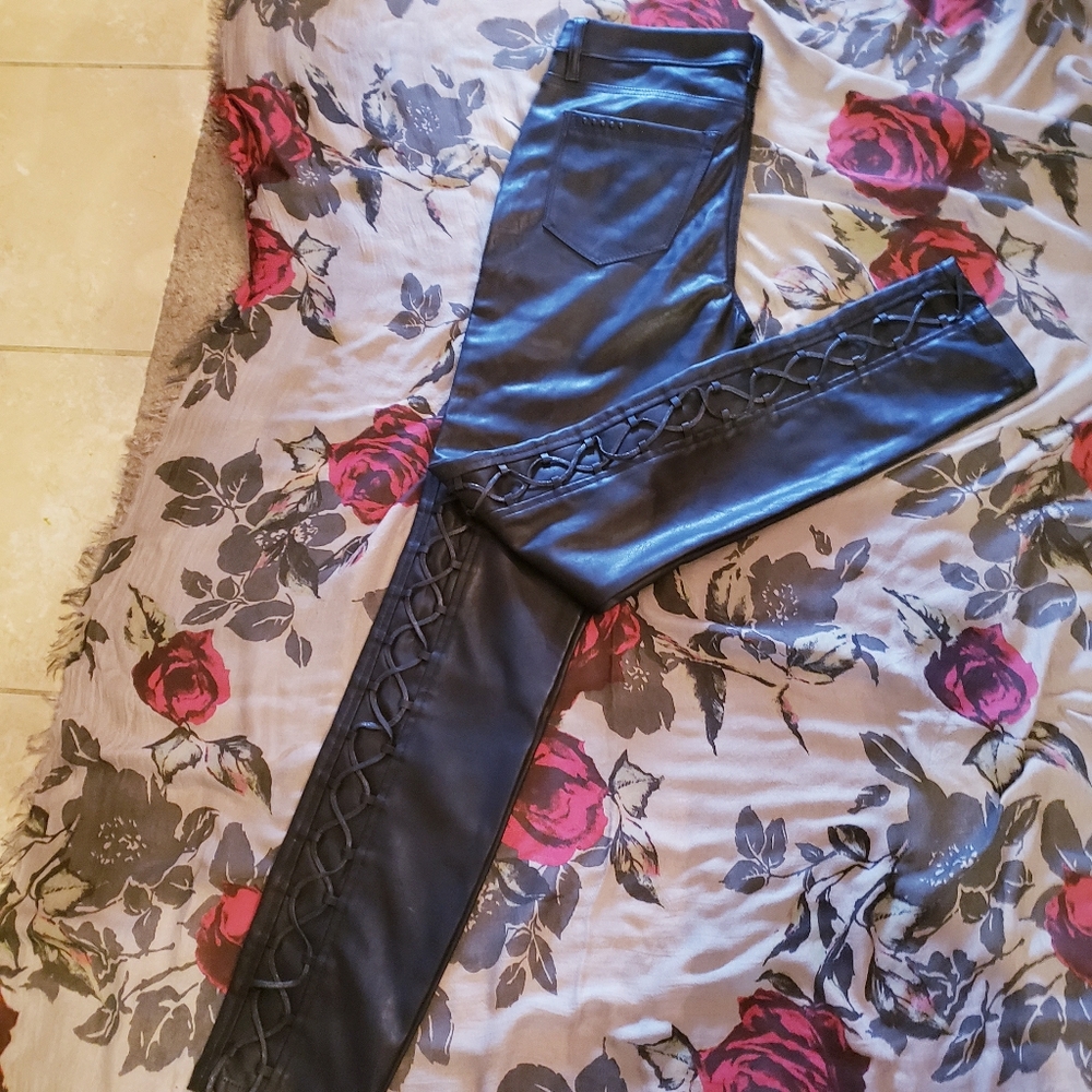 BLANK NYC BLACK LEATHER READE CROP JEANS DENIM PANTS LACE UP SIDE DETAIL 26 - Picture 3 of 4